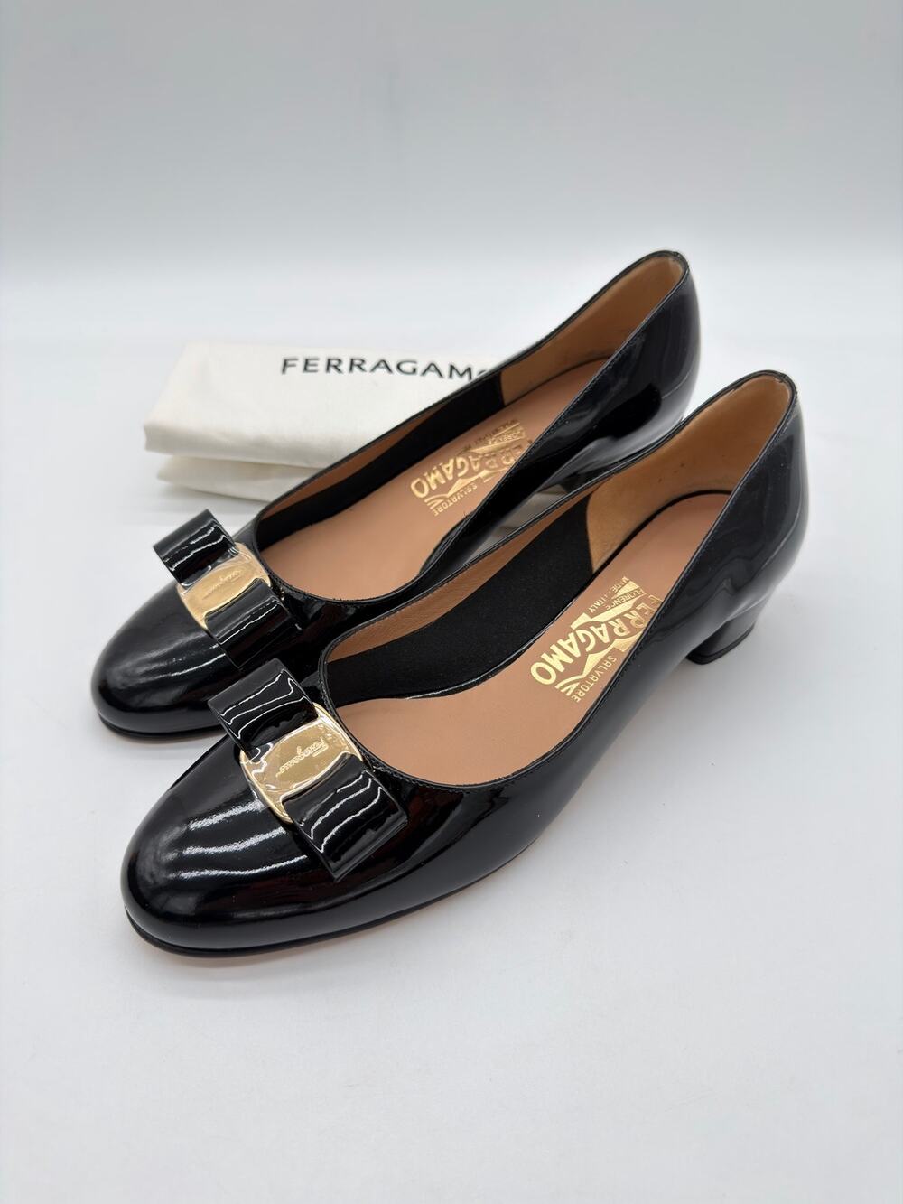 Salvatore Ferragamo Quiet Luxury Minimalist Vara Patent Leather Bow Pumps 8.5C